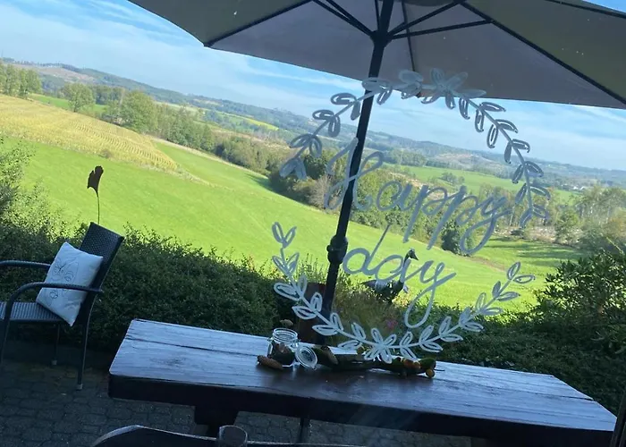 Schoene Mit Ausblick In *